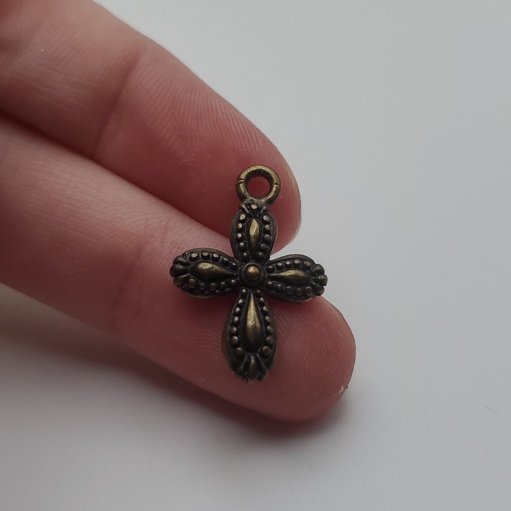 Cathedral‎ cross pendant